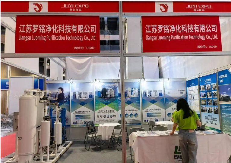 上海医疗器械展现场.png